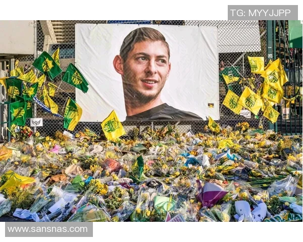 坠机事件中不幸遇难的足球明星是谁及其生平回顾